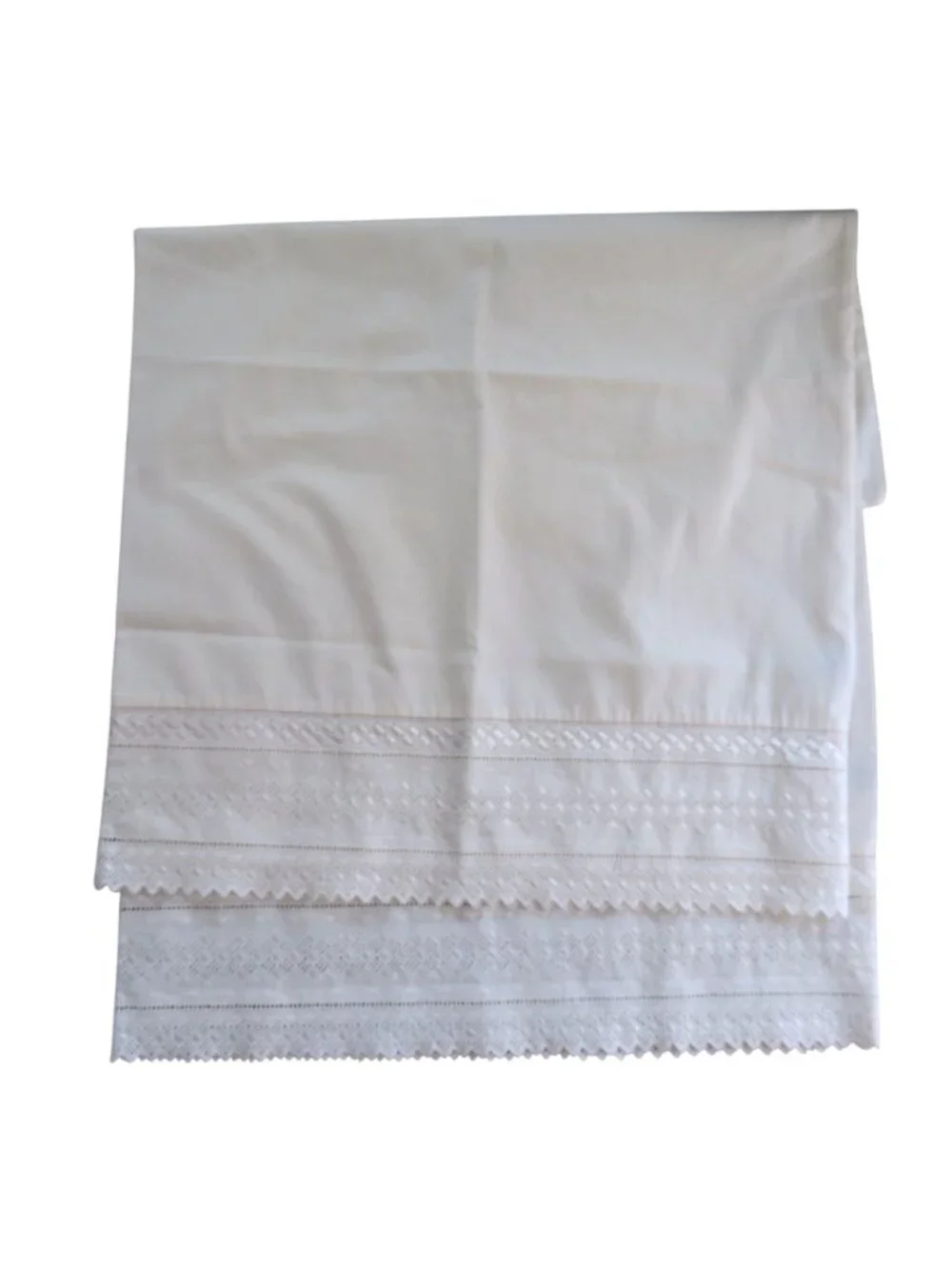Vintage Cannon Standard/Queen Pillowcases Eyelet Lace Trim Off-White Cottagecore